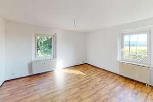 Idyllisch gelegene 3-Raum-Wohnung mit Tageslichtbad – Landgraben 9, 9224 Mittelbach, Chemnitz – Vorschaubild 1