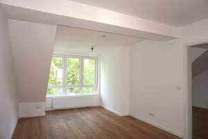 Neu ausgebautes Dachgeschoss!
2-Zi-Wohnung mit Einbauküche in Bramfeld!