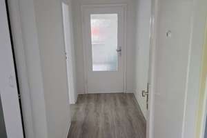 KOMPLETT RESTAURIERTE 2-ZIMMER-WOHNUNG MIT BALKON IM ERDGESCHOSS EINES GEPFLEGTEN MEHRFAMILIENHAUS – Loborner Straße 25, 42859 Blumental, Remscheid – Vorschaubild 5