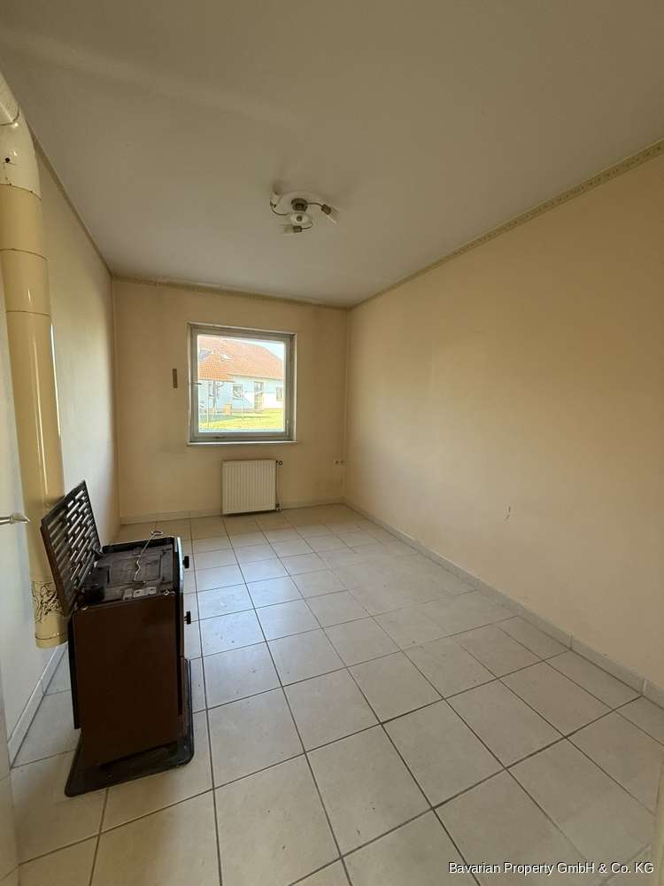 Immobilie in Geiselhöring - Viel Platz für die Familie: Zweifamilienhaus auf 970 m² Grundstück - Bild 1