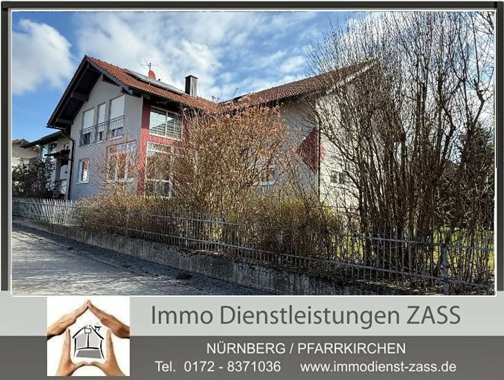 Immobilie in Eichendorf - Großzügiges Zweifamilienhaus mit PV-Anlage und 3 Garagen  - Bild 0