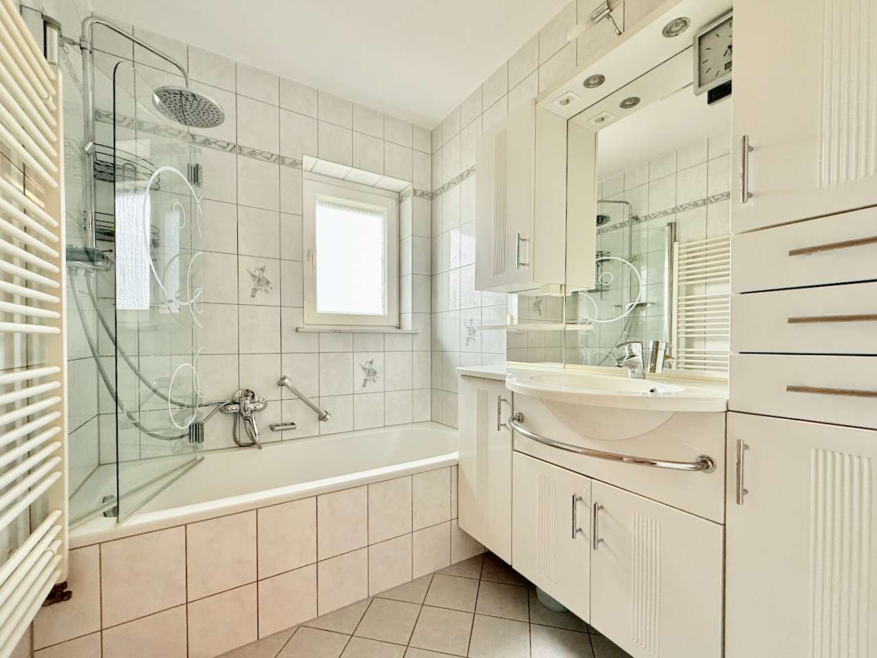 Immobilie in Wangen im Allgäu - Neuer Preis! Charmante 3-Zimmer-Wohnung mit Balkon, Gartenhäuschen und Einzelgarage - Bild 0