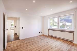 MGF-Group: Attraktives Investment: Vollständig saniertes Zweifamilienhaus mit Top-Rendite – Die vollständige Adresse der Immobilie erhältst du vom Anbieter., 86179 Haunstetten-Süd, Augsburg – Vorschaubild 2