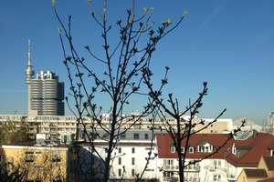 Exklusive, gepflegte 2-Raum-DG-Wohnung mit Balkon und Einbauküche in München Milbertshofen