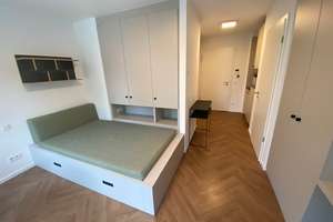 Modernes möbliertes Studio mit EBK sowie Balkon!!