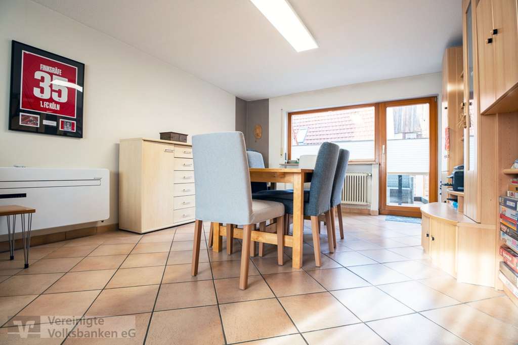 Immobilie in Simmozheim - Gemütliches EFH mit Terrasse, Garten und viel Platz für Ihre Fahrzeuge in Simmozheim! - Bild 2