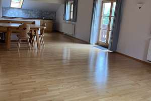 Lebendiger Wohnraum: 3-Zimmer-Wohnung in Wackersberg