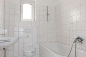 Sehr schöne 3-Zimmerwohnung zentral gelegen mit Balkon und Vinylboden... – Hochfelder Str. 120, 47809 Oppum, Krefeld – Vorschaubild 6