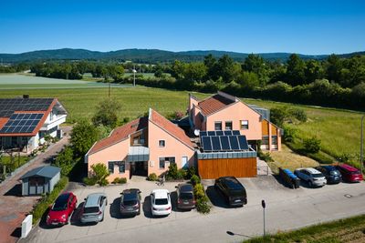Reserviert! Einfamilienhaus mit Praxisgebäude inklusive Einliegerwohnung