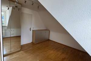Wohnen über den Dächern - Teilmöblierte Maisonettewohnung mit Skyline-Blick – 60528 Niederrad, Frankfurt am Main – Vorschaubild 11