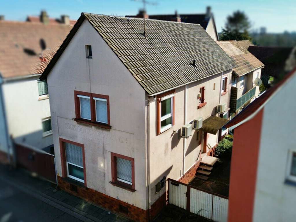 Immobilie in Herxheim - Kapitalanlage mit Potenzial: vielseitiges MFH mit drei Wohneinheiten in Herxheim - Bild 0