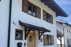 Traumhafte Doppelhaushälfte mit Garten, Doppelgarage und Carport zu verkaufen. – Garmisch-Partenkirchen (Kreis) – Vorschaubild 1