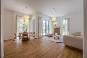 Platz für die ganze Familie – 4-Zimmer-Wohnung mit 2 Bädern und riesiger Dachterrasse in Riedberg