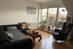 Helle, gemütliche Wohnung mit zwei Zimmern sowie Balkon und Einbauküche in Offenbach am Main