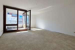 Freie großzügige 3-Zimmer-Wohnung mit Westloggia und Fahrstuhl nur 300 Meter vom Kudamm!