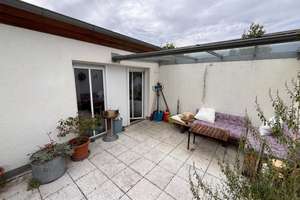 Gepflegte 2,5-Zi.-Wohnung mit 17 m² Dachterrasse und Domblick im mittleren Westen – 93049 Westenviertel, Regensburg – Vorschaubild 1