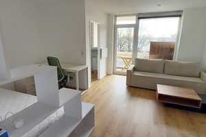 Moderne, möblierte u. renovierte 1 Zi. Wohnung mit Balkon in ruhiger Lage – München – Vorschaubild 4