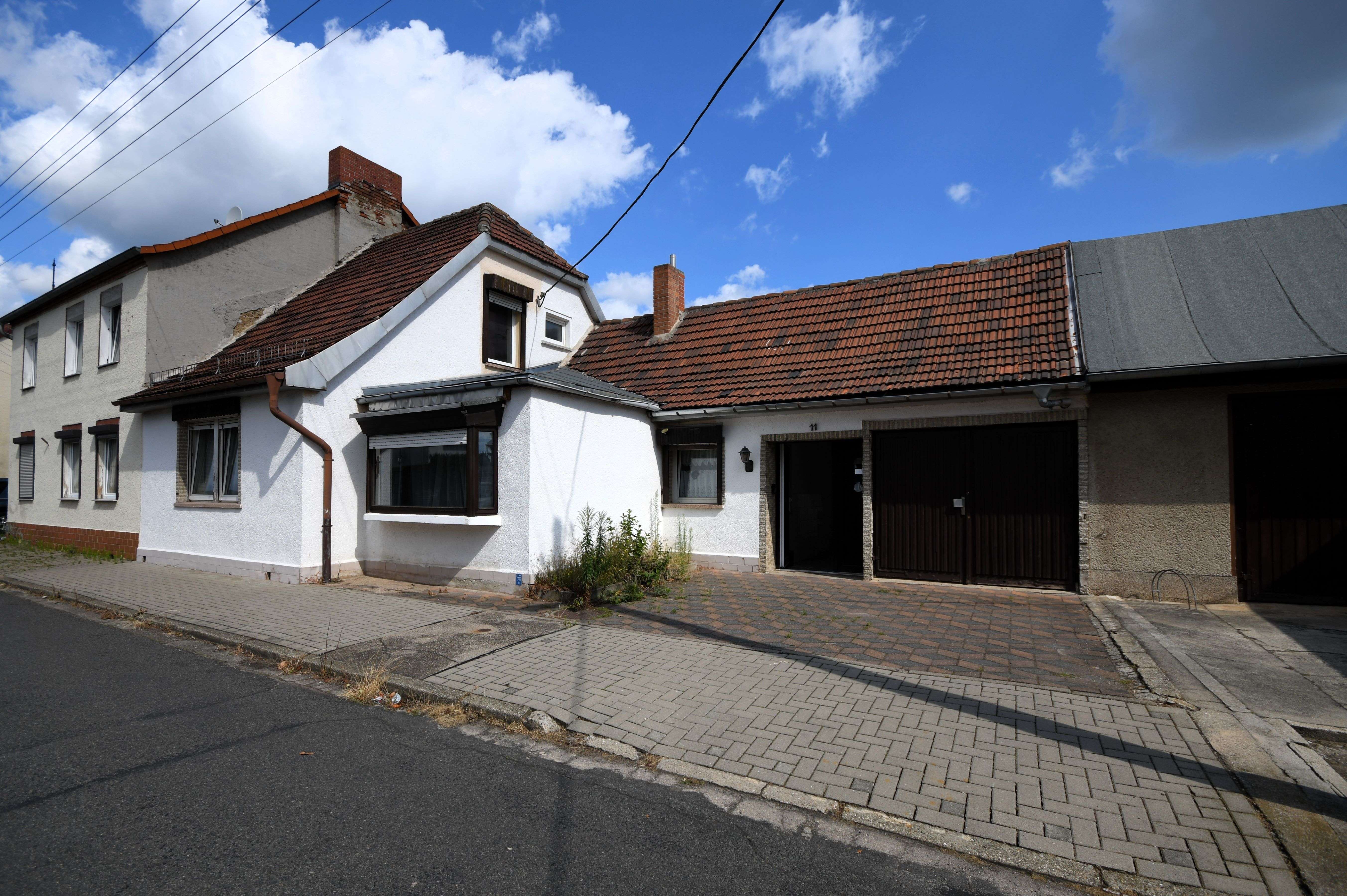 Doppelhaushälfte mit großem Garten und viel Sanierungspotenzial, Dessau Roßlau – Bild 1