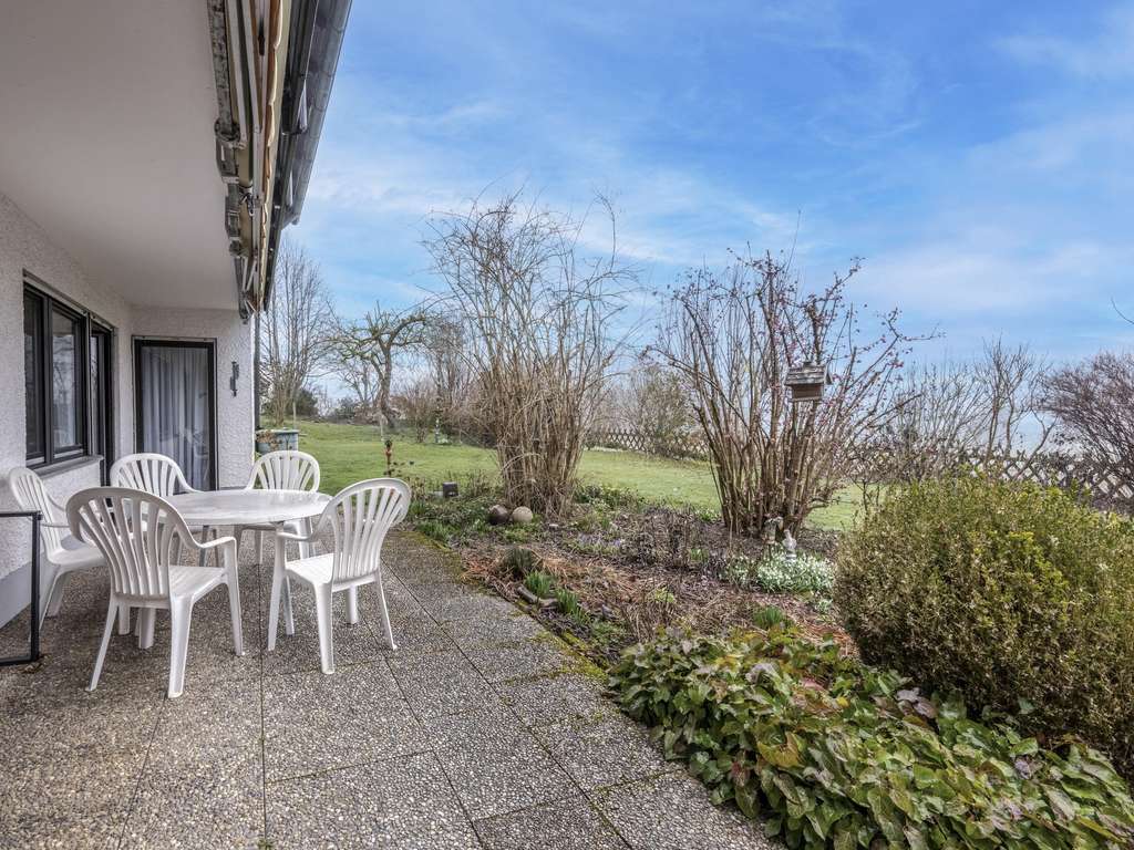 Immobilie in Altomünster - „Viel Platz mit Fernsicht“ als Ein- Zwei- bzw. Drei-Parteienhaus nutzbar - Bild 2