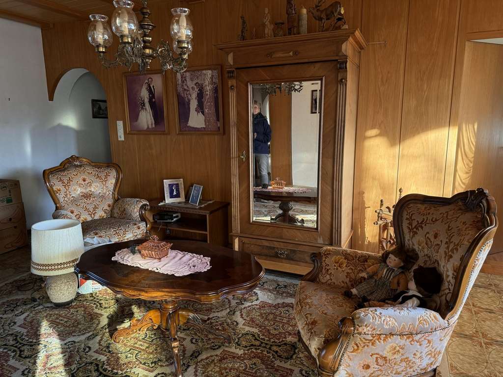 Immobilie in Uehlfeld - 2-3 Familienhaus zur variablen Nutzung in ruhiger Lage, DG Wohnung erweiterbar - Bild 2