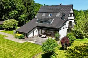 EINE RESIDENZ VON AUSSERGEWÖHNLICHER PRÄSENZ IN EXKLUSIVER WALDRANDLAGE – Die vollständige Adresse der Immobilie erhältst du vom Anbieter., 58093 Lennetal, Hagen – Vorschaubild 1