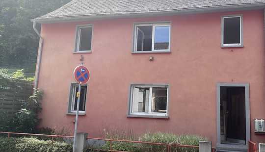 Bild von Charmantes Einfamilienhaus mit Innenhof und viel Potenzial – in solider Massivbauweise