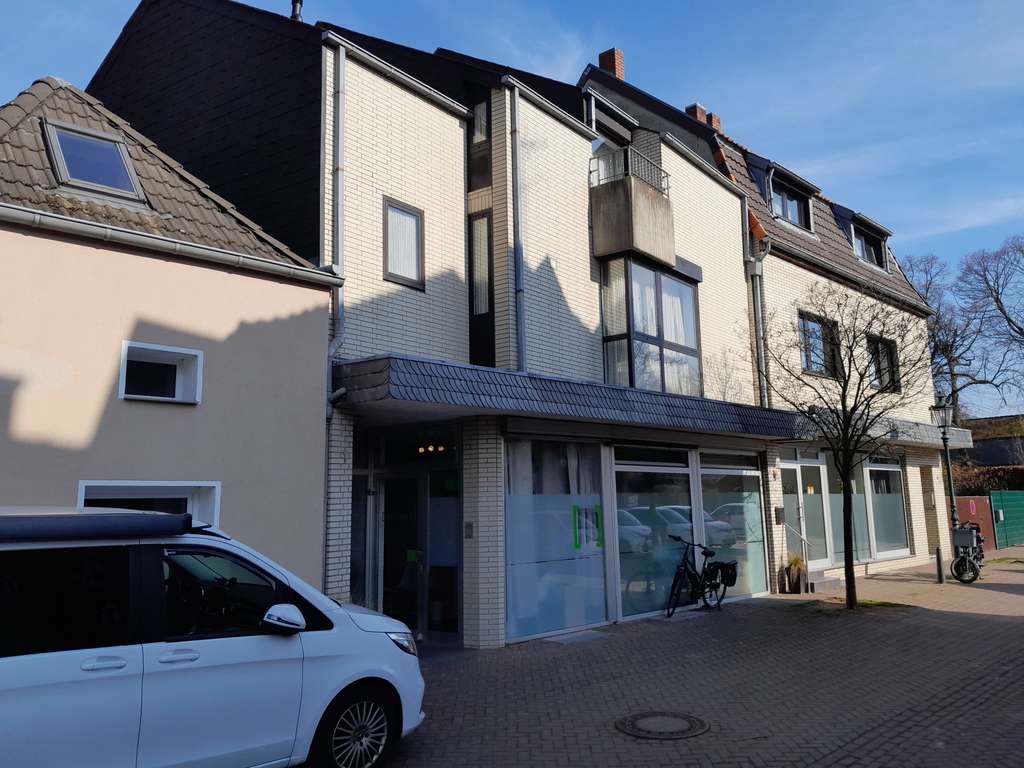 Immobilie in Korschenbroich - Wohn- und Geschäftshaus im Ortskern von Korschenbroich, Wohnung bezugsfrei - Bild 0