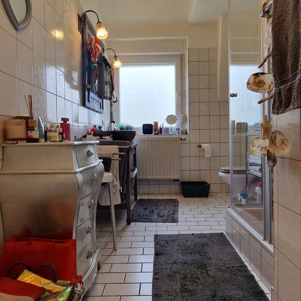 *** sehr schöne und große Altbau-3 Zimmer-Wohnung mit Balkon und Garage, Soers ***