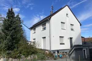Freistehendes Einfamilienhaus mit Einliegerwohnung, möglichem Gewerbe im UG & einzigartiger Terrasse – Die vollständige Adresse der Immobilie erhältst du vom Anbieter., 71272 Renningen – Vorschaubild 2
