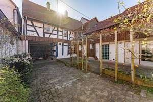 Liebhaberobjekt mit Charme und Seele mit ausbaubarer Scheune, Innenhof & Garten in KA-Knielingen