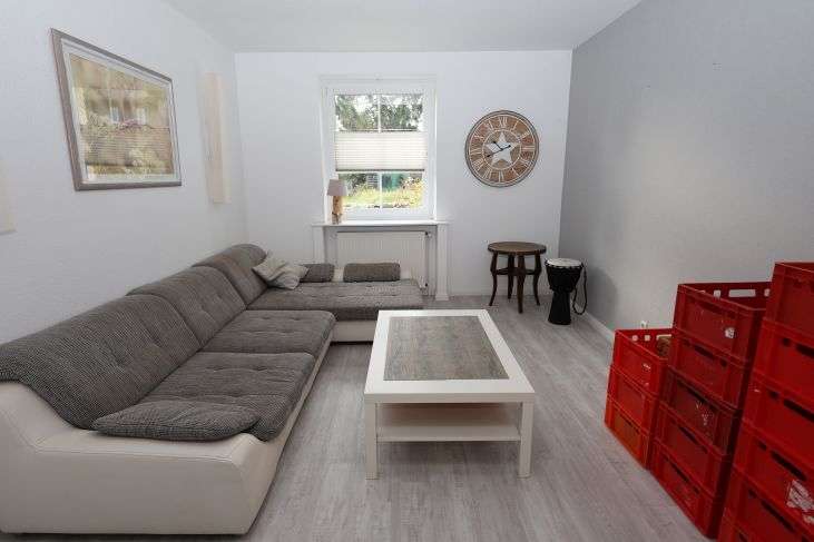 Immobilie in Dörpling - Ehemalige, modernisierte Dorfschule mit Doppelhauskonzept auf idyllischem Grundstück in Dörpling b.  - Bild 1