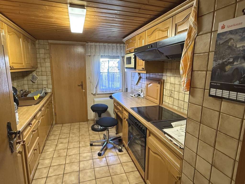 Immobilie in Stetten am kalten Markt - Ein-bis Zweifamilienhaus mit 2 Garagen + großem Garten in toller Lage - Bild 2