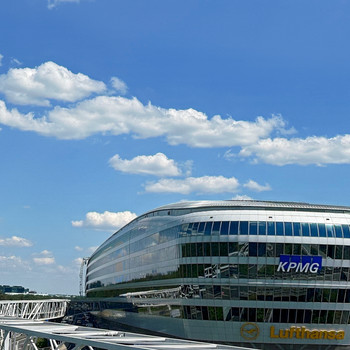 Entdecken Sie die vielen Möglichkeiten, um in Regus THE SQUAIRE Conference Center auf Ihre Art zu ar