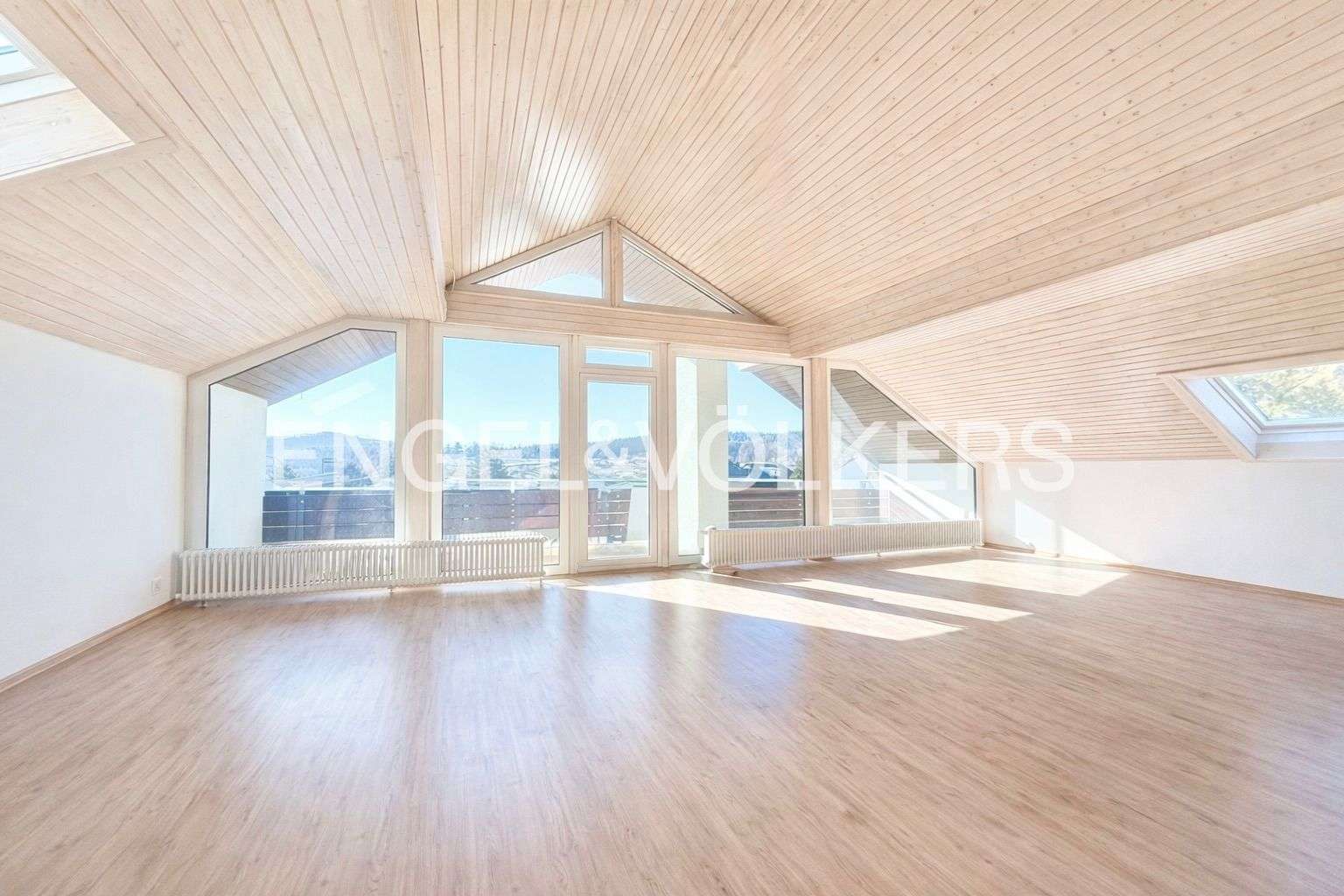 Immobilie in Balingen - Zuhause ankommen: Großzügiges Einfamilienhaus mit Südterrasse und Wohlfühlcharakter - Bild 2