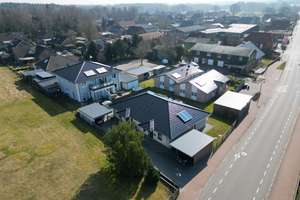 ZU SOFORT Moderne Haushälfte mit Terrasse, Garten und Carport – Baujahr 2020