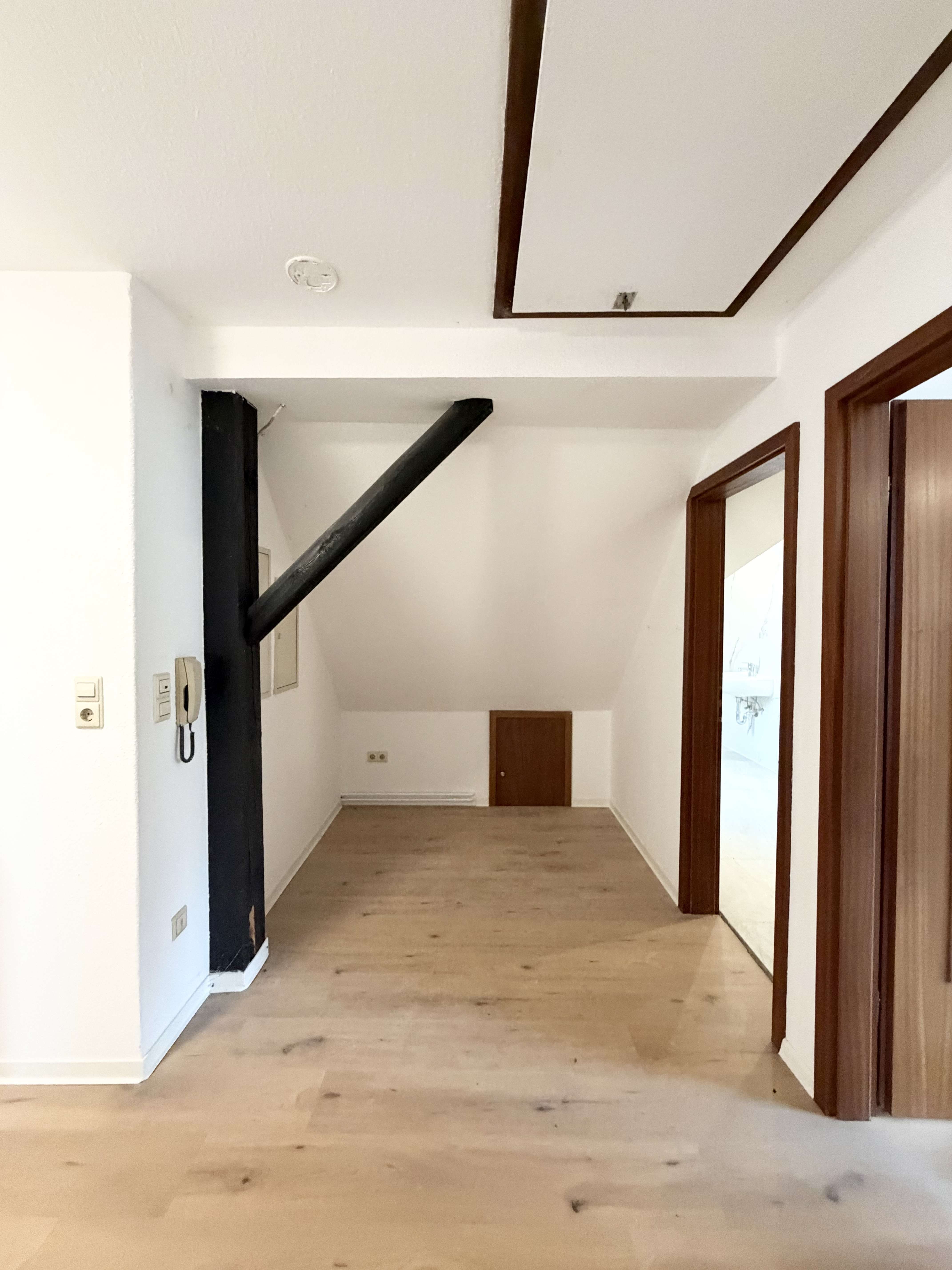 Immobilie in Coppenbrügge - Leerstehendes saniertes 3-Familienhaus + Gewerbeeinheit! Über 10% Rendite p. a. möglich - Bild 0