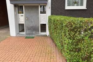 Das Objekt ist ein klassisches Mehrfamilienhaus in ruhiger Lage von Bottrop. – Droste-Hulshoff-Str. 8, 46236 Stadtmitte, Bottrop – Vorschaubild 4