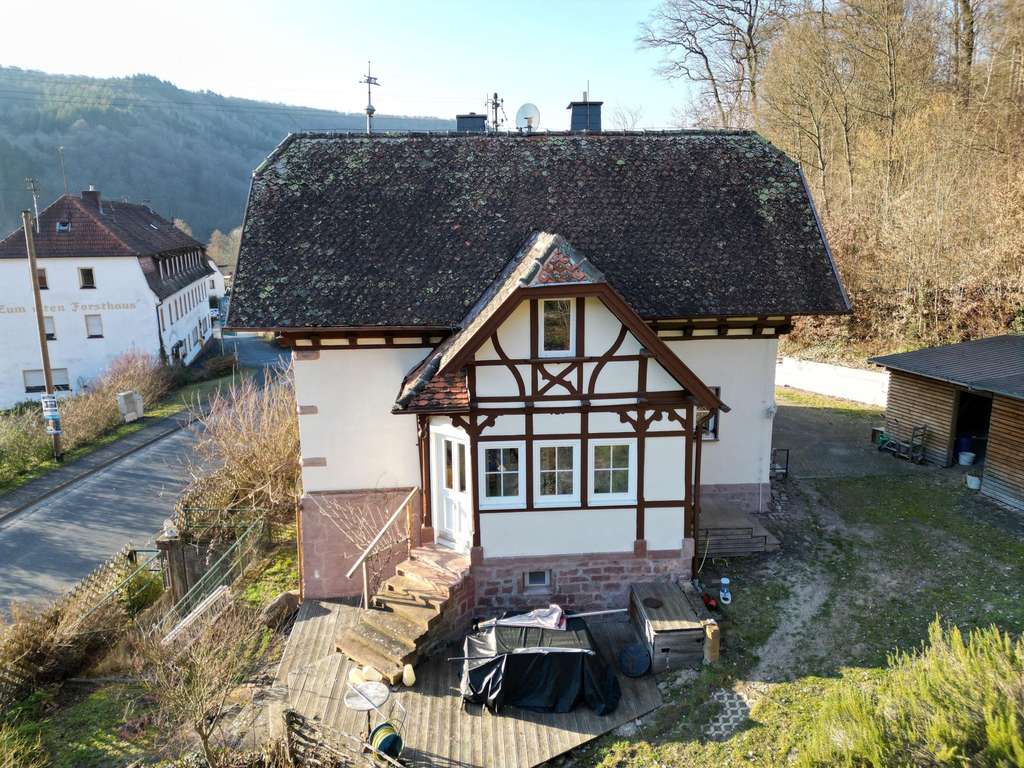 Immobilie in Gemünden am Main - Charmantes Altbauhaus mit Einliegerwohnung und großem Garten in Gemünden-Schönau - Bild 2