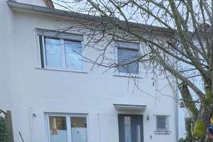 Gepflegtes 4-Zimmer Reihenmittelhaus in Kelkheim mit Garage – Die vollständige Adresse der Immobilie erhältst du vom Anbieter., 65779 Kelkheim (Taunus) – Vorschaubild 1