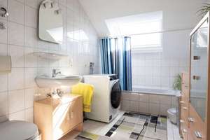 Attraktive 2-Zimmer-Dachgeschosswohnung mit Balkon – ein Zuhause zum Wohlfühlen – Die vollständige Adresse der Immobilie erhältst du vom Anbieter., 84100 Niederaichbach – Vorschaubild 8