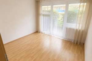 Helle 2-ZKB Whg. mit sonniger gr. Terrasse und toller EBK!
