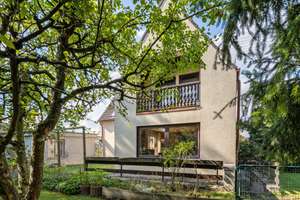 Geräumiges 1-2 Familienhaus mit großem Garten in ruhiger Lage