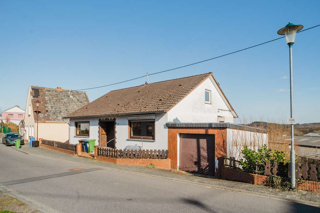 Immobilie in Linz am Rhein - Selbst einziehen & Miete sichern – Zweifamilienhaus mit Einliegeroption - Bild 1