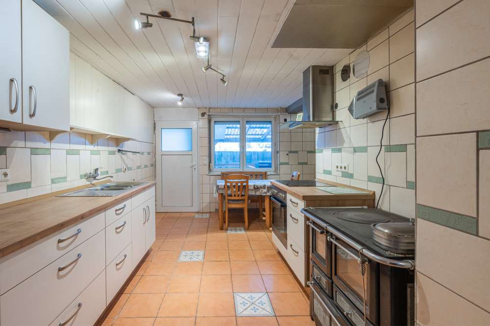 Immobilie in Horgenzell - Bastler aufgepasst!! Anwesen mit Wohnhaus, Ökonomie und FeWo!
15 km von Ravensburg entfernt! - Bild 1