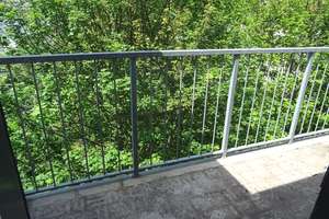 Moderne DG-Whg : 3 Zimmer + Balkon + Schickes Wannenbad – Wartburgstr. 14, 9126 Bernsdorf, Chemnitz – Vorschaubild 2