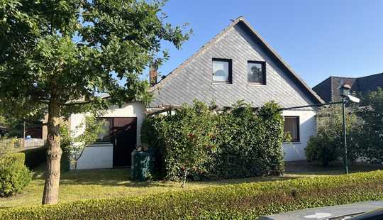 Bild von großzügiges 1 Familienhaus mit Garten, Carport und Garage in ruhiger Sackgasse