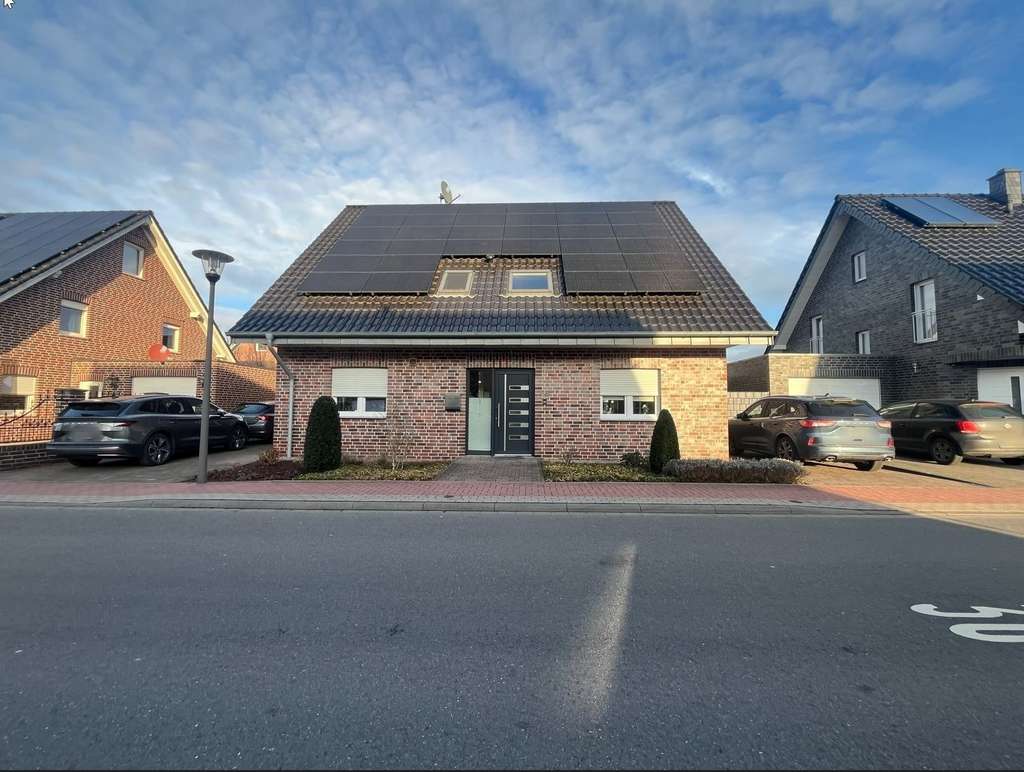 Immobilie in Stadtlohn - Exklusives Zweifamilienhaus mit Gartenidylle, Loggia & moderner Haustechnik - Bild 0