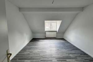 Schöne 3 Zimmer Dachgeschosswohnung in Essen Altendorf. Renoviert und bezugsfertig!