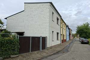 Preiswertes 6-Zimmer-Reihenendhaus in der Teterower Rosenstraße – Rosenstraße 09, 17166 Teterow – Vorschaubild 1