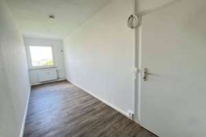 Geräumige Familienwohnung mit Balkon in Zwickau, Neuplanitz – Dortmunder Straße 4, 8062 Neuplanitz, Zwickau – Vorschaubild 5